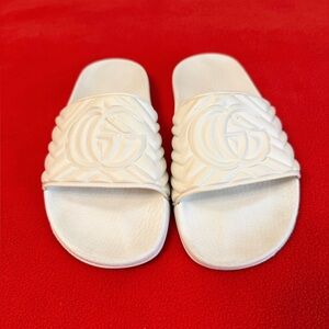 Gucci white Marmont Luxury Monogram Rubber Slides Women’s Size 37 US Size 6.5/ 7